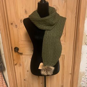 Frye & Co scarf with faux fur NWT